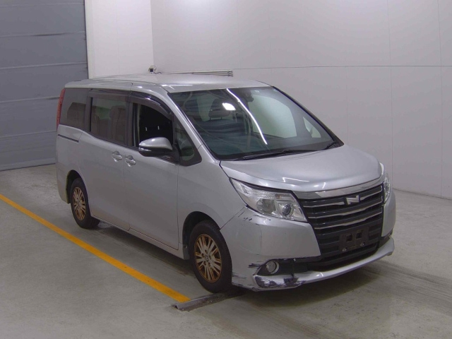TOYOTA NOAH 2017