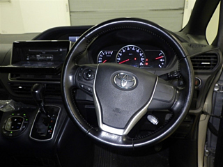 TOYOTA NOAH 2017