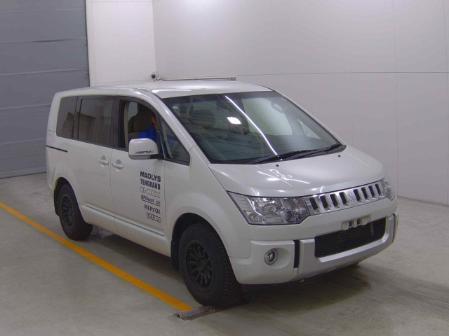 MITSUBISHI DELICA D5 2013