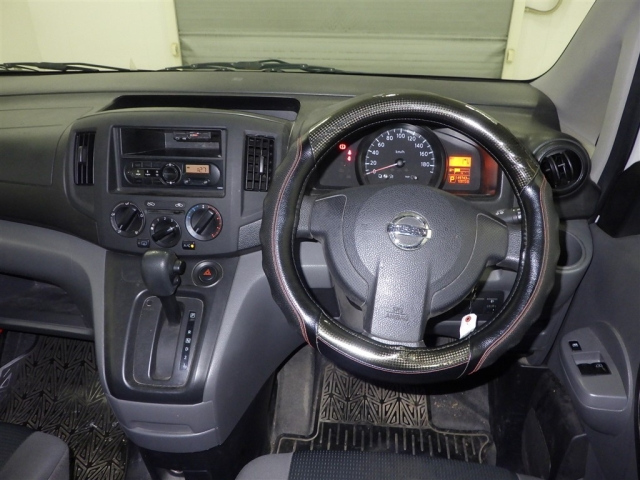 NISSAN NV200 2017
