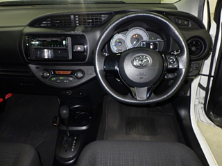 TOYOTA VITZ 2019