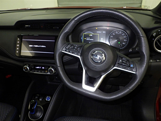 NISSAN KIX 2020