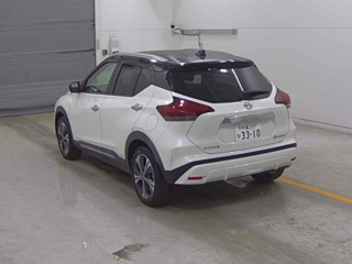 NISSAN KIX 2021