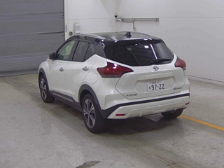 NISSAN KIX 2021