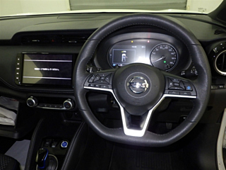 NISSAN KIX 2021