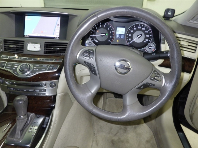 NISSAN FUGA 2011