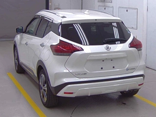 NISSAN KIX 2021
