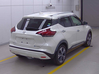 NISSAN KIX 2021