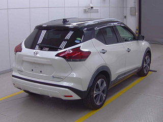 NISSAN KIX 2021