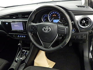 TOYOTA AURIS 2017