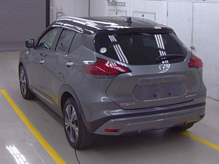 NISSAN KIX 2021