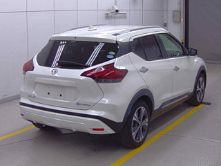 NISSAN KIX 2020