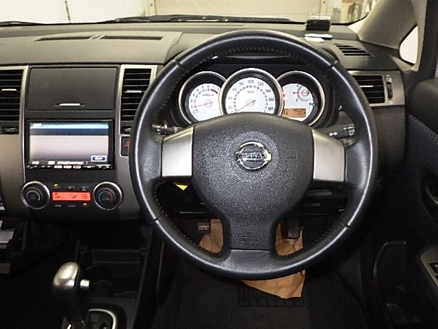 NISSAN TIIDA 2009