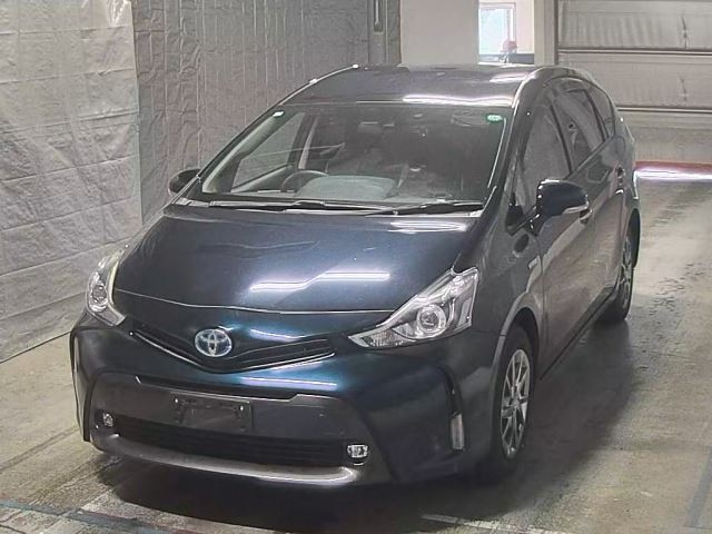 TOYOTA PRIUS ALPHA 2017