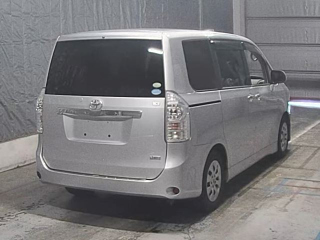 TOYOTA NOAH 2011
