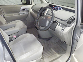 TOYOTA NOAH 2011