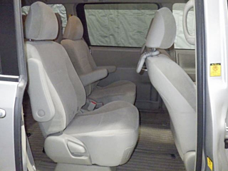 TOYOTA NOAH 2011
