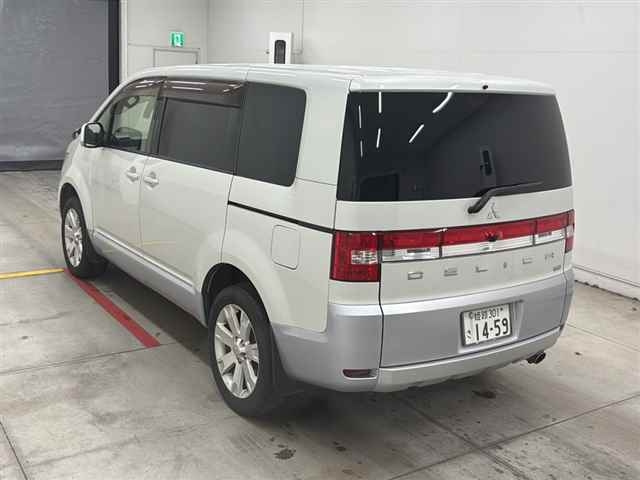 MITSUBISHI DELICA D5 2017