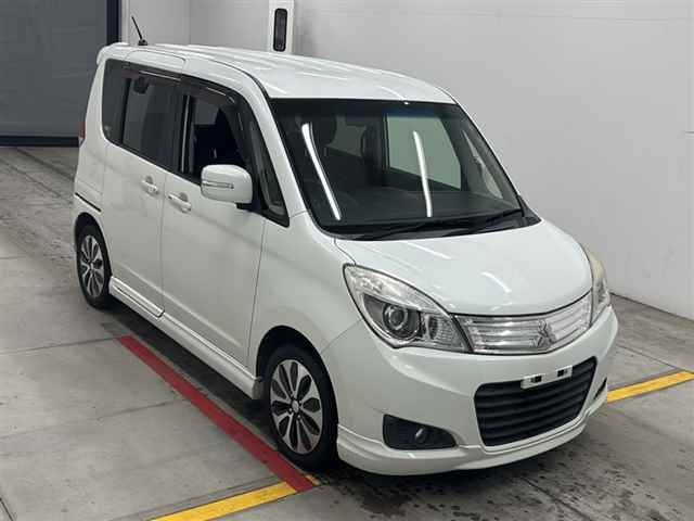 MITSUBISHI DELICA D2 2014