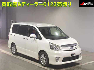 TOYOTA NOAH 2012