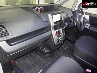 TOYOTA NOAH 2012
