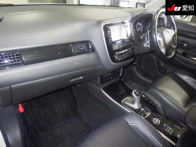 MITSUBISHI OUTLANDER PHEV 2016
