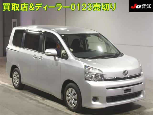 TOYOTA VOXY 2012