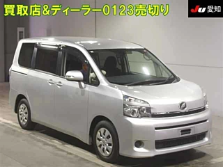 TOYOTA VOXY 2012