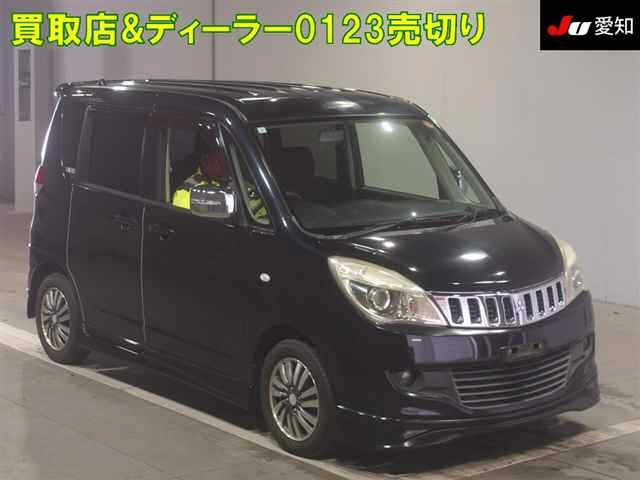 MITSUBISHI DELICA D2 2011