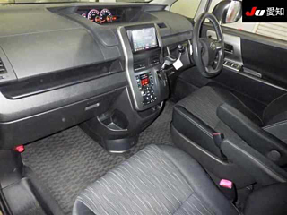 TOYOTA VOXY 2012