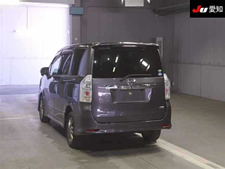 TOYOTA VOXY 2012