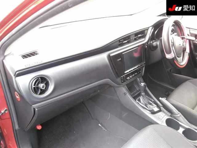 TOYOTA AURIS 2016