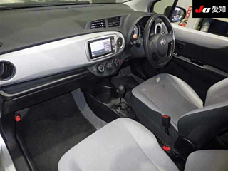 TOYOTA VITZ 2013
