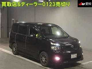 TOYOTA VOXY 2010