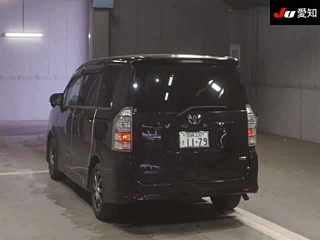 TOYOTA VOXY 2010