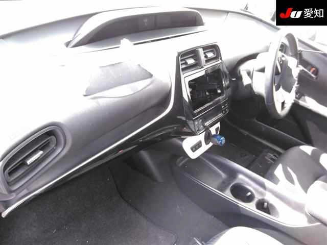 TOYOTA PRIUS 2016