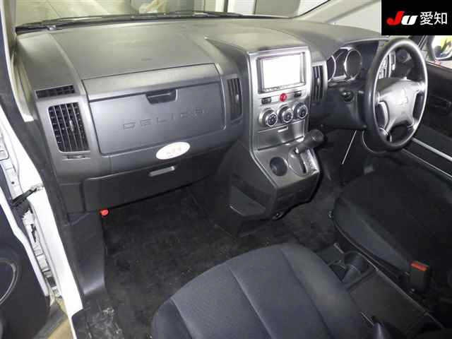 MITSUBISHI DELICA D5 2013