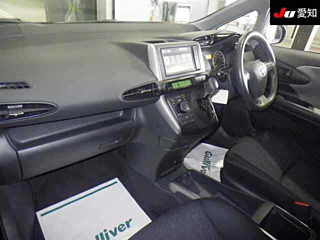 TOYOTA WISH 2011