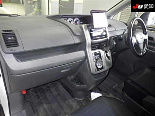 TOYOTA VOXY 2008