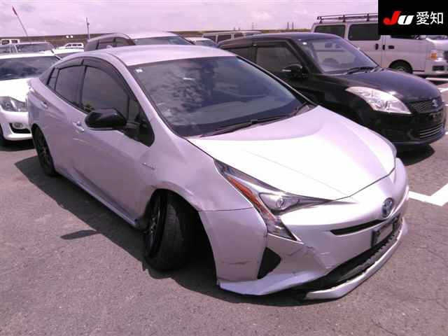 TOYOTA PRIUS 2016