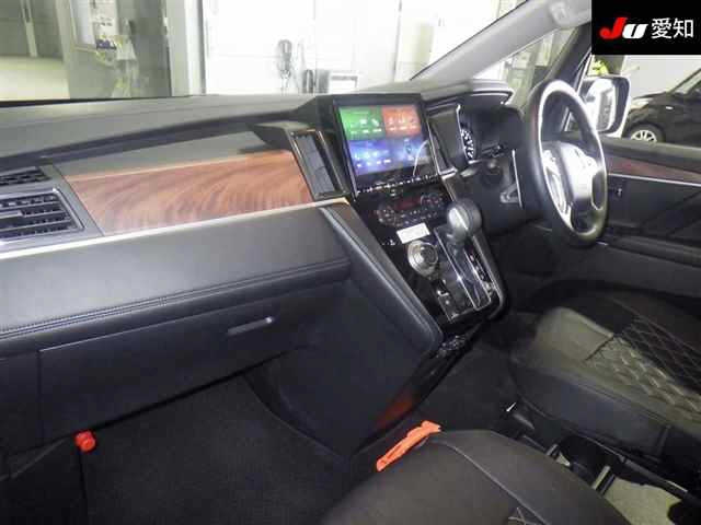 MITSUBISHI DELICA D5 2023