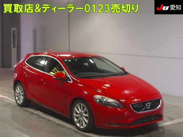 VOLVO V40 2015
