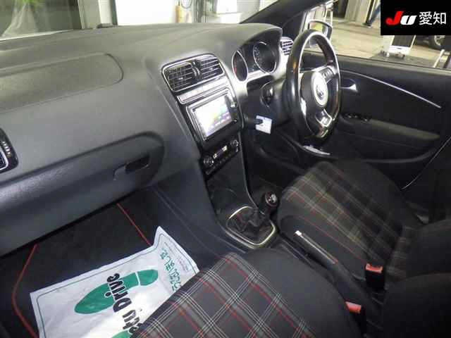 VOLKSWAGEN POLO 2016