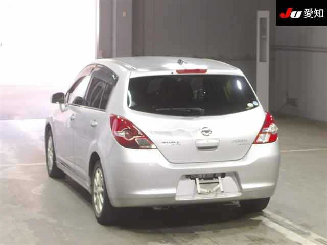 NISSAN TIIDA 2010