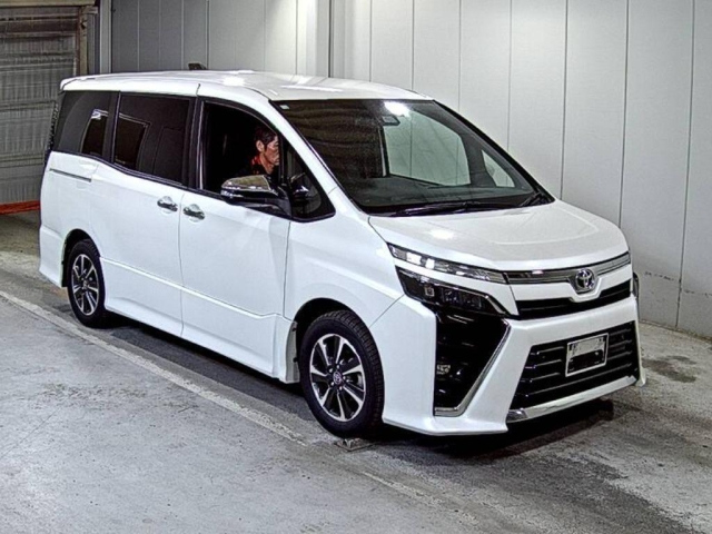 TOYOTA VOXY 2020