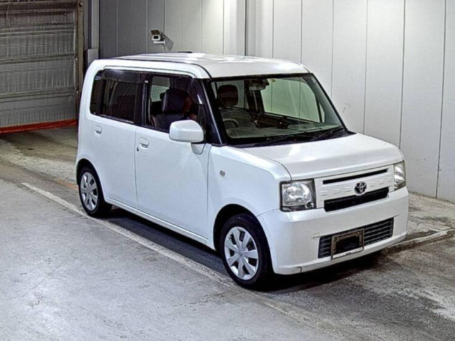TOYOTA PIXIS SPACE 2012