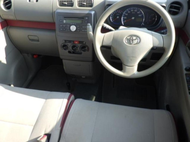 TOYOTA PIXIS SPACE 2012