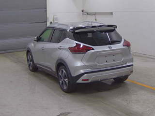 NISSAN KIX 2020