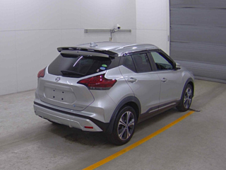 NISSAN KIX 2020