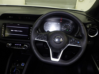 NISSAN KIX 2020